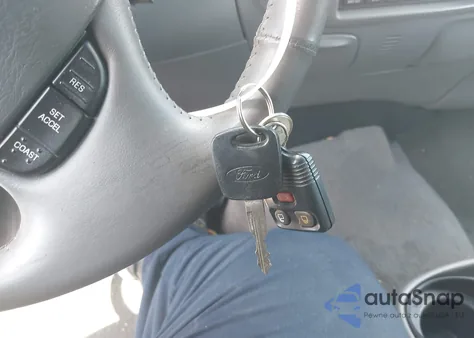 2002 Ford F-150 Lariat/Xlt из США, поврежденный, VIN 1FTRW08LX2KB72869